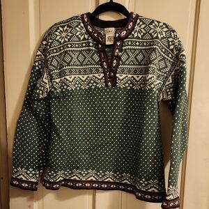L.L. Bean Green and White Women's Sweater